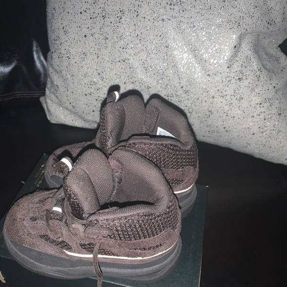 Yeezy Deserts - Picture 5 of 5